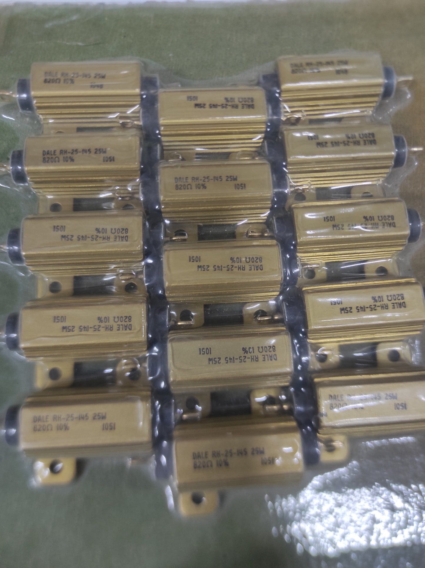 ALU RESISTORS 820R 25W VISHAY