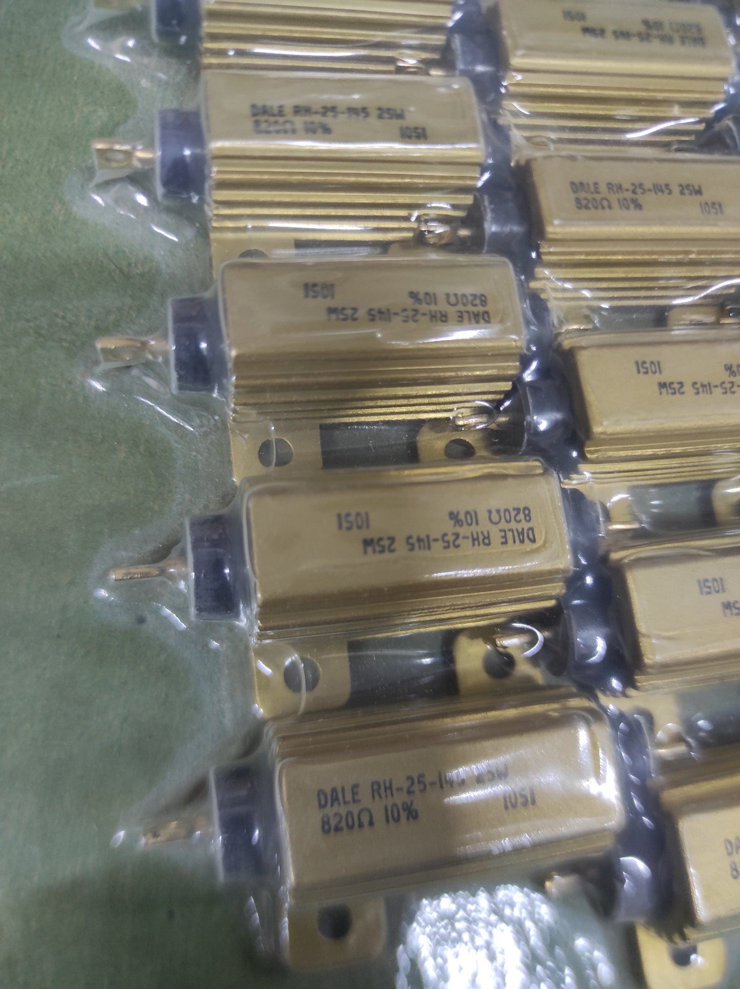 ALU RESISTORS 820R 25W VISHAY