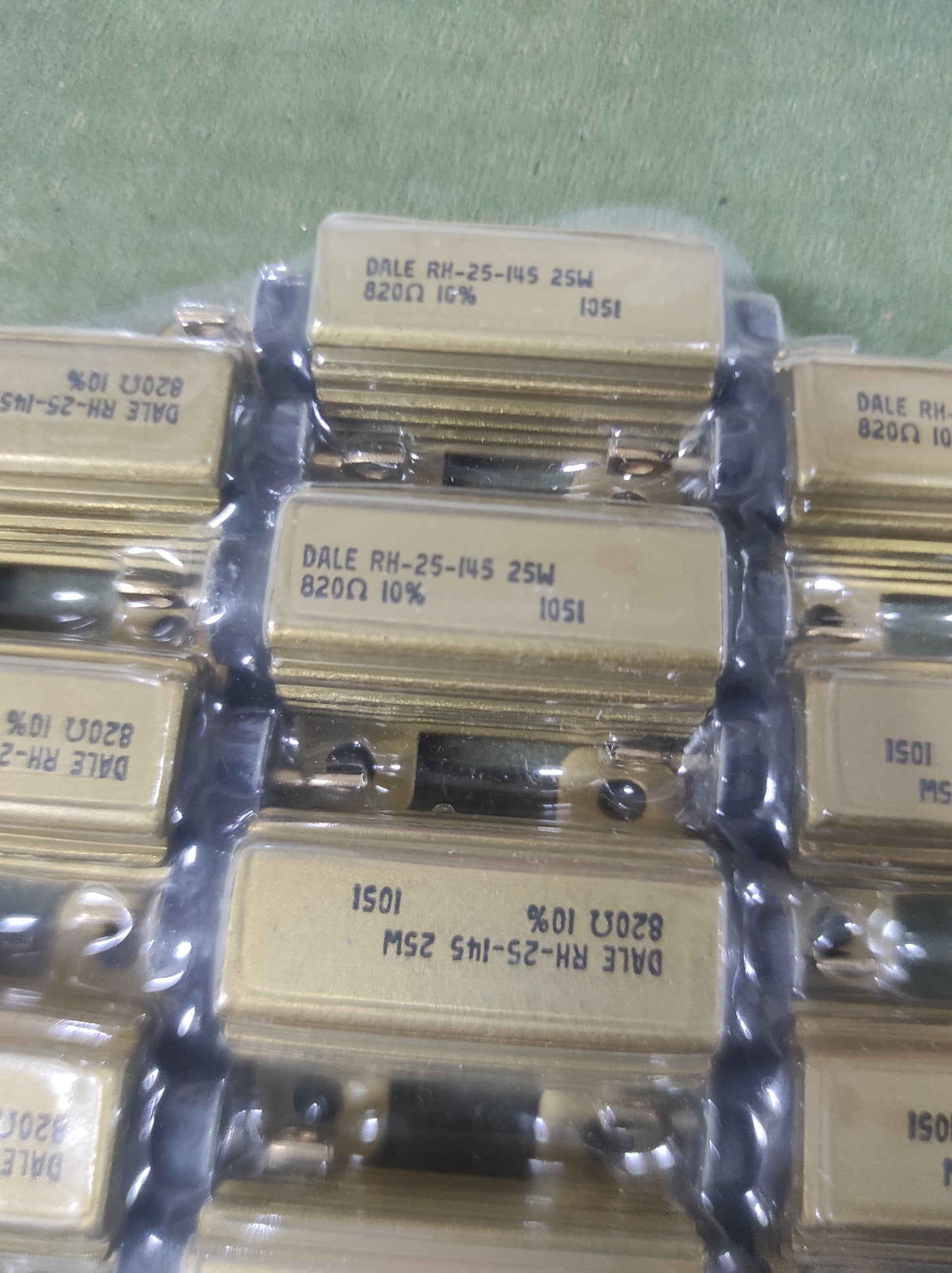 ALU RESISTORS 820R 25W VISHAY